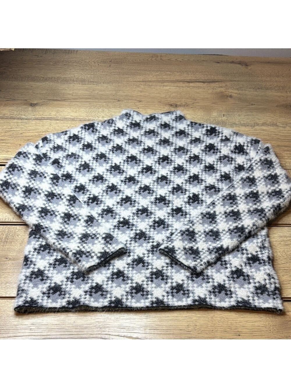 Women’s Cupcakes & Cashmere Geometric Pattern Boxy Sweater Size Medium